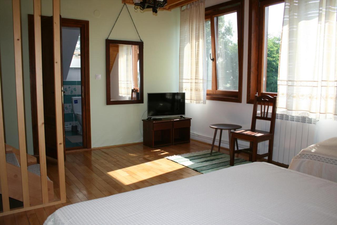 Albinuta Guesthouse Ozun Экстерьер фото