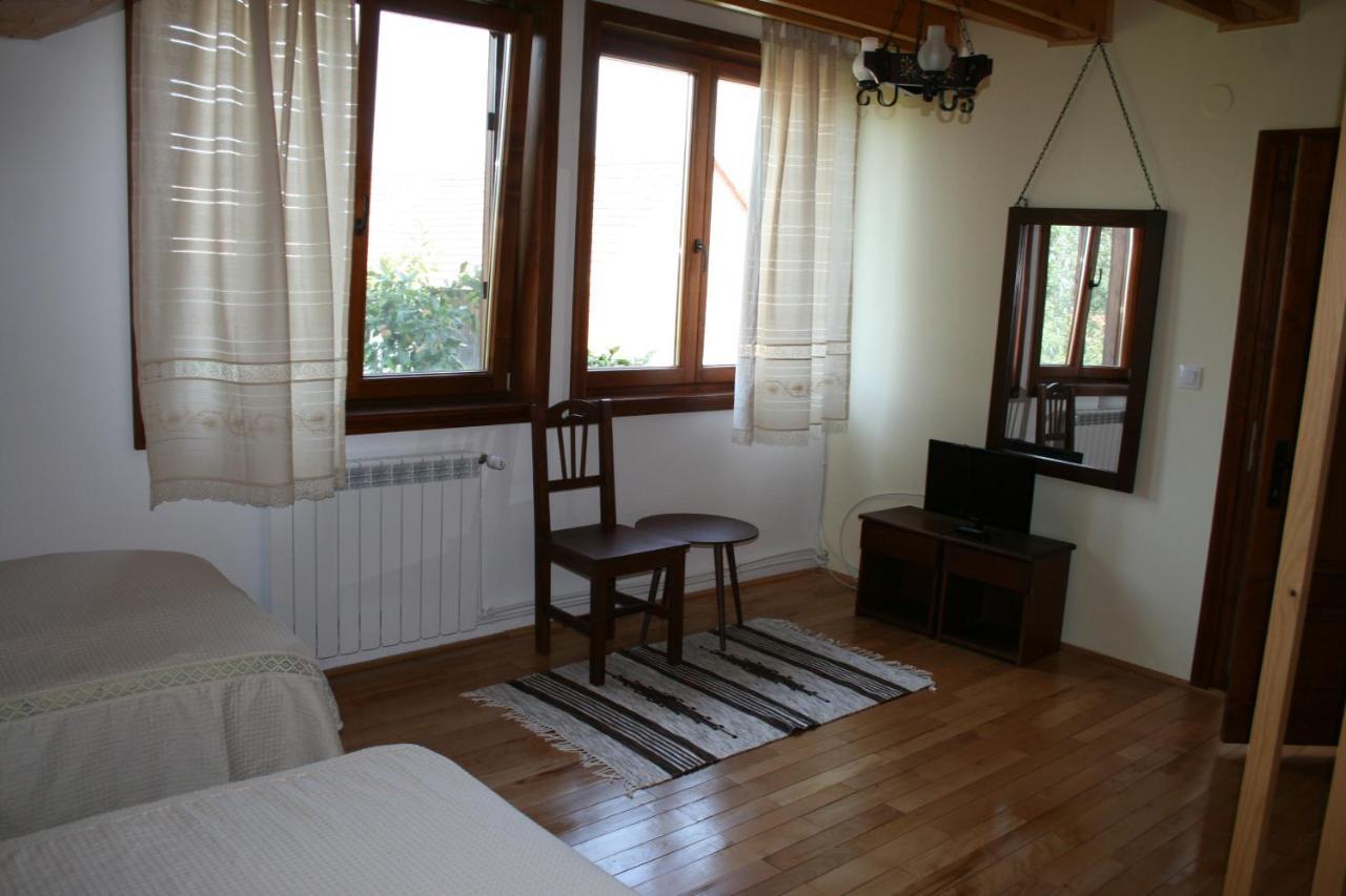 Albinuta Guesthouse Ozun Экстерьер фото