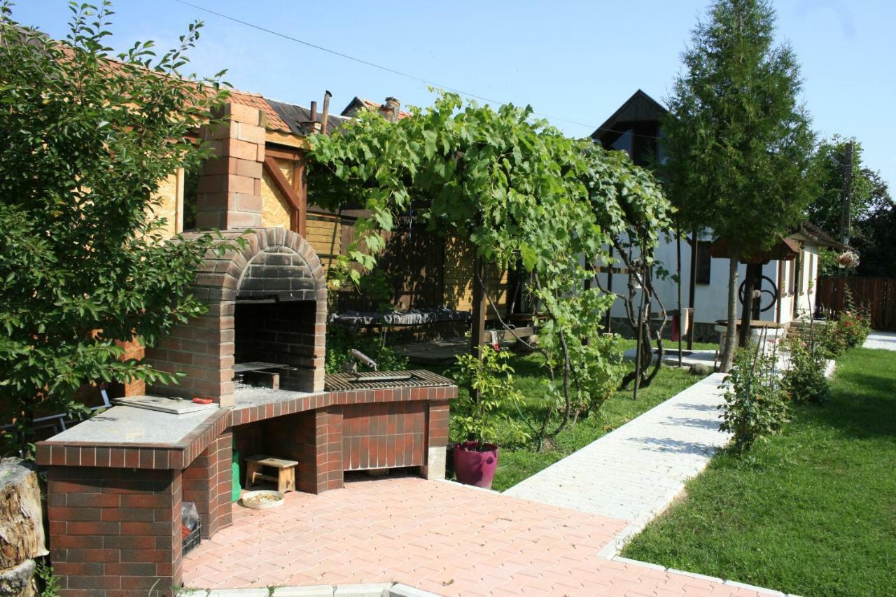 Albinuta Guesthouse Ozun Экстерьер фото